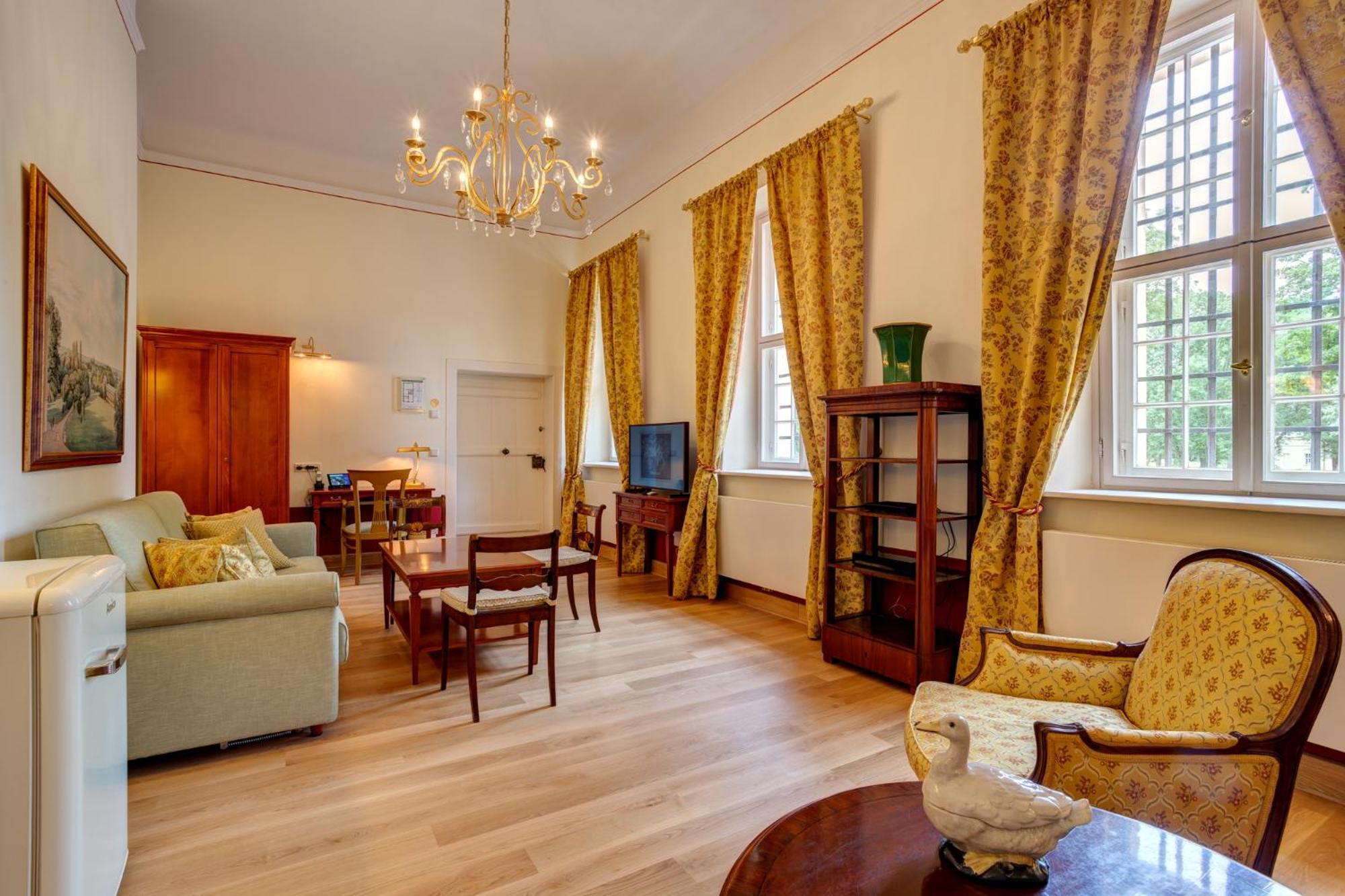 Urlaubsresidenz Marstall Und Kanzlei Im Schlossensemble لوبنو الغرفة الصورة